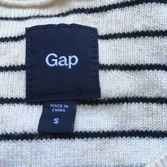 Gap lightweight summer “ticking”sweater. - Picture 2 of 10